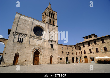 Italy, Umbria, Bevagna, Piazza Silvestri, church of San Michele Stock Photo
