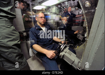 Petty Officer 3rd Class Zach Howe watches a depth gage aboard the US Navy Los Angeles-class nuclear attack submarine USS Annapolis during a stationary assent through three feet of ice while participating in Ice Exercise March 21, 2009 in the Arctic Ocean. Stock Photo