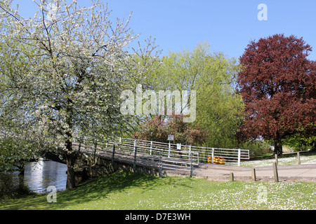 The Thames Riverside bridge to Taggs Island, Hampton, Middlesex, England, UK. Stock Photo