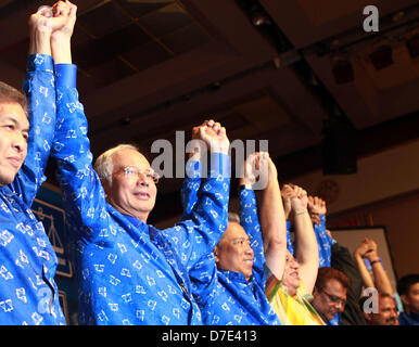 Kuala Lumpur, Malaysia. 6th May, 2013. Malaysia's Prime Minister Najib Razak celebrates with his other party leaders after winning the Malaysian elections at his party headquarters in Kuala Lumpur early May 6, 2013. (Credit Image: Credit:  Kamal Sellehuddin/ZUMAPRESS.com/Alamy Live News) Stock Photo
