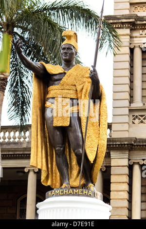 King Kamehameha Stuatue in front of Aliʻiolani Hale Stock Photo