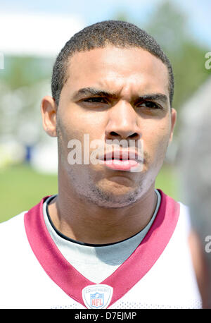 Florida tight end Jordan Reed snags a pass in front of NFL football ...