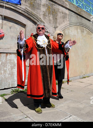 Brighton UK 6th May 2013 -Brighton UK 6th May 2013 - Its hot work for Brighton Mayor Cllr Bill Randall as he attends a ceremony in full robes on Brighton seafront today  as crowds flock to the city on May Bank Holiday Monday Photograph taken by Simon Dack/Alamy Live News Stock Photo