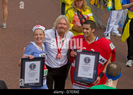 Sir Richard Branson with 2 Guinness World record holders Stock Photo