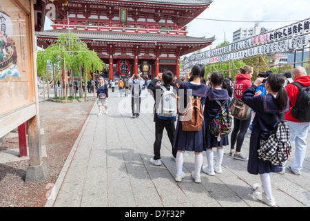 The Hozomon 'Treasure-House Gate' is the inner of two large entrance gates in the Senso-ji in Asakusa, Tokyo, Japan Stock Photo