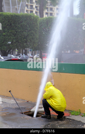 Miami Beach Florida,city water main,pipe,break,broken,loss of pressure,leak,spewing,employee worker workers working staff,man men male adult adults,lo Stock Photo