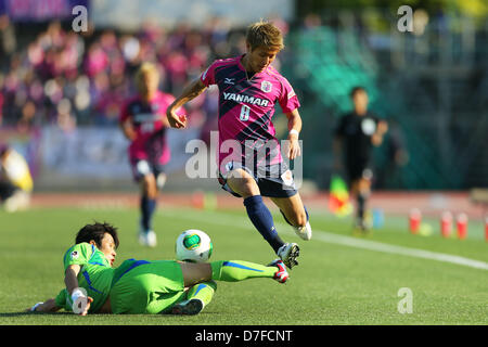 Yoichiro Kakitani (Cerezo),  May 3, 2013 - Football / Soccer :  2013 J.LEAGUE Division 1, 9th Sec  match between Shonan Bellmare 0-3 Cerezo Osaka  at Shonan BMW Stadium Hiratsuka, Kanagawa, Japan.  (Photo by Daiju Kitamura/AFLO SPORT) Stock Photo