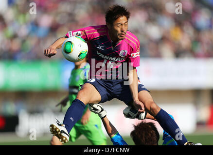 Takuma Edamura (Cerezo),  May 3, 2013 - Football / Soccer :  2013 J.LEAGUE Division 1, 9th Sec  match between Shonan Bellmare 0-3 Cerezo Osaka  at Shonan BMW Stadium Hiratsuka, Kanagawa, Japan.  (Photo by Daiju Kitamura/AFLO SPORT) Stock Photo