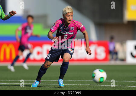 Hotaru Yamaguchi (Cerezo),  May 3, 2013 - Football / Soccer :  2013 J.LEAGUE Division 1, 9th Sec  match between Shonan Bellmare 0-3 Cerezo Osaka  at Shonan BMW Stadium Hiratsuka, Kanagawa, Japan.  (Photo by Daiju Kitamura/AFLO SPORT) Stock Photo