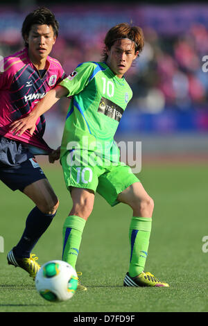 Daisuke Kikuchi (Bellmare),  May 3, 2013 - Football / Soccer :  2013 J.LEAGUE Division 1, 9th Sec  match between Shonan Bellmare 0-3 Cerezo Osaka  at Shonan BMW Stadium Hiratsuka, Kanagawa, Japan.  (Photo by Daiju Kitamura/AFLO SPORT) Stock Photo