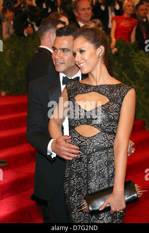 Actress Jessica Alba and husband Cash Warren arrive at the Costume Institute Gala for the 'Punk: Chaos to Couture' exhibition at the Metropolitan Museum of Art in New York City, USA, on 06 May 2013. Photo: Luis Garcia Stock Photo