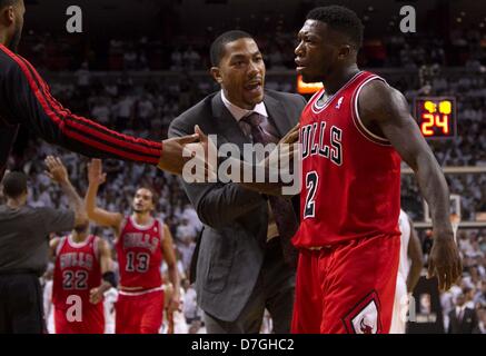 Miami, Florida, USA. 6th May, 2013.  Derrick Rose congratulates Chicago Bulls point guard Nate Robinson (2) after a three point shot in the fourth quarter at AmericanAirlines Arena in Miami on May 6, 2013. (Credit Image: Credit:  Allen Eyestone/The Palm Beach Post/ZUMAPRESS.com/Alamy Live News) Stock Photo