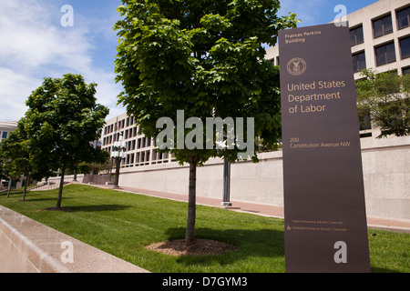 Analysis of Delayed 2025 U.S. Jobs Report and Market Impact