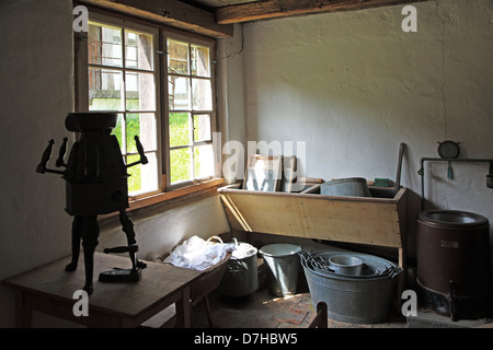 https://l450v.alamy.com/450v/d7hbw5/switzerland-canton-bern-ballenberg-open-air-museum-laundry-in-old-d7hbw5.jpg