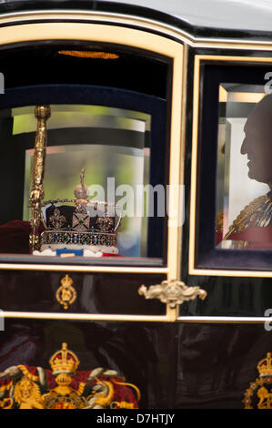 London, UK. 8th May 2013. Coach containing the Imperial State Crown in Parliament Square, Westminster, after the state opening of Parliament in central London, England. Credit:  Malcolm Park London events / Alamy Live News Stock Photo