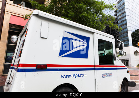 USPS Mail Truck Stock Photo - Alamy