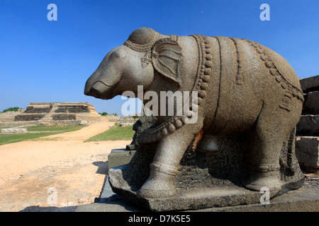 Statue of an elephant in the Mahanavami Dibba, Royal Enclosure, Vijayanaga, Hampi, Karnataka, India Stock Photo