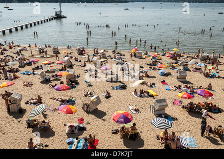 Berlin, Germany, bathers crowd the Wannsee lido Stock Photo - Alamy