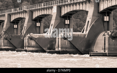 Mississippi River lock and dam number 11 in Dubuque, Iowa regulates the flow of water south to the Gulf of Mexico. Stock Photo