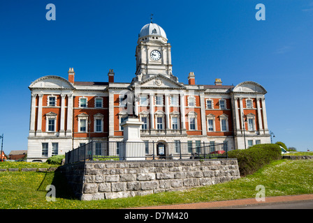 late nineteenth century dock offices built by david davies whos statue is in the foreground, barry, vale of glamorgan, wales. Stock Photo