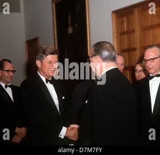 John F. Kennedy shaking hands with Heinrich von Brentano (r) on 24 June 1963 at the Palais schaumburg in Bonn. Stock Photo