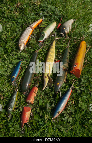 https://l450v.alamy.com/450v/d7m9ny/a-selection-of-vintage-pike-freshwater-fishing-lures-d7m9ny.jpg