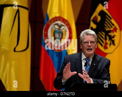 Bogota, Colombia. 10th May 2013. German President Joachim Gauck talks in the auditorium of the Universidad de los Andes in Bogota, Colombia, 10 May 2013. The German President is visiting Colombia and Brazil until 17 May 2013. Photo: SOEREN STACHE/dpa/Alamy Live News Stock Photo
