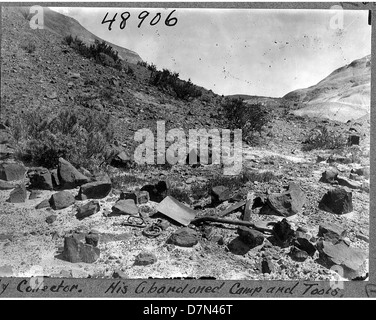 The image shows an expedition for vertebrate paleontology at the Old ...