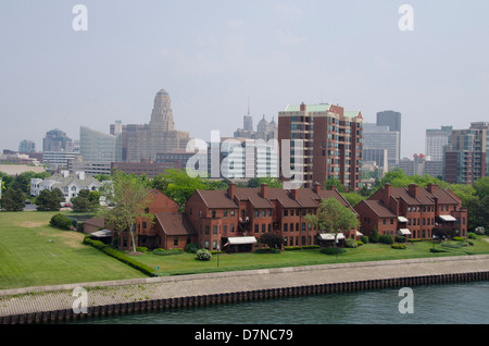 New York, Buffalo, Lake Erie. Waterfront marina area with Buffalo skyline and historic City Hall in distance. Stock Photo