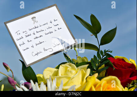 A hand-written card from His Royal Highness, Prince Harry of Wales, sits atop a wreath at Section 60 of the Arlington National Cemetery in May 10, 2013 in Arlington, VA.  Section 60 is the burial grounds for service members killed in the global war on terror since 2001. Stock Photo