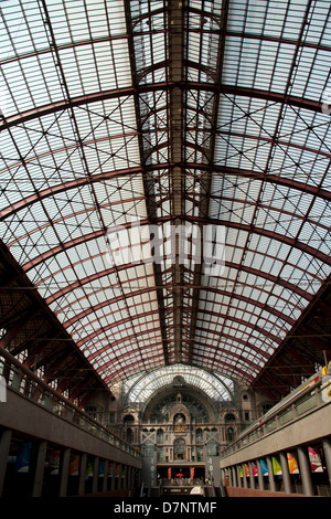 The roof and walkways of Antwerp Railway Station, Belgium Stock Photo