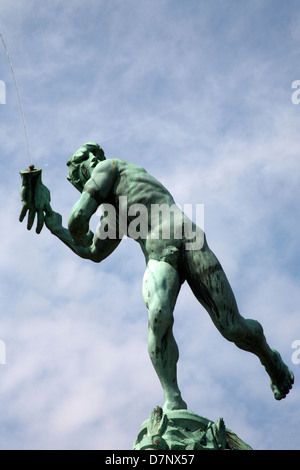 Statue of Brabo throwing the hand of the giant Antigoon on the Grote Markt, Antwep Belgium Stock Photo
