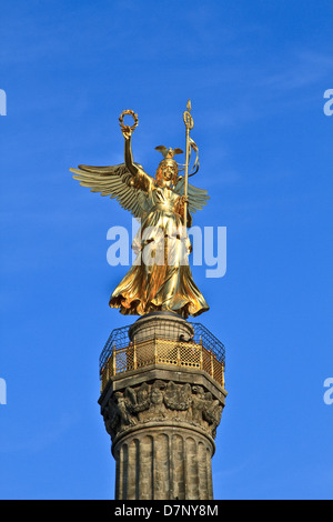 Golden statue of Victoria on top of the Siegessaule (Victory Column) in Berlin Stock Photo