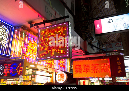 dh  CAUSEWAY BAY HONG KONG Chinese calligraphy neon signs lights hong kong at night hk sign letters Stock Photo