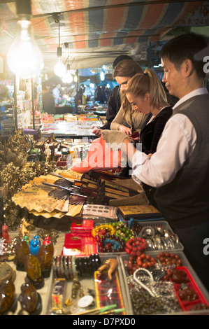 dh Temple street market JORDAN HONG KONG Girls shopping night market stall Hong Kong woman markets kowloon Stock Photo