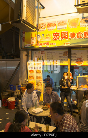 dh Temple street market JORDAN HONG KONG Chinese customer night street cafe Stock Photo