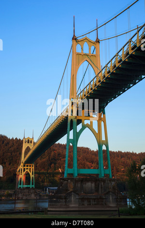 USA, Oregon, Portland, Cathedral Park, St. Johns Bridge at sunrise. Stock Photo