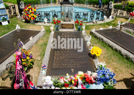 Tennessee, Memphis, Graceland. Grave site of Elvis Presley. Stock Photo