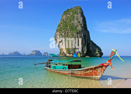 Long-tail boat at Ao Phra Nang beach, Railay, Krabi region, Thailand Stock Photo