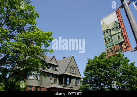 Wisconsin, Manitowoc. RAHR West Art Museum housed in historic Queen Anne Victorian mansion built in 1891. Stock Photo