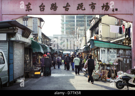 Entrance to Dongtai Road antique market, Shanghai Stock Photo