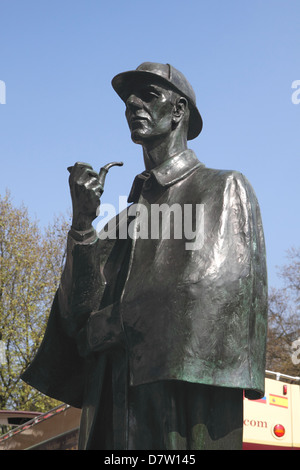 Sherlock Holmes Statue outside Baker Street tube station London Stock Photo