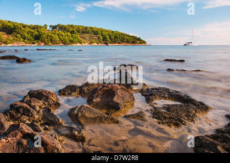 Sailing boat at Przina Beach (Vela Przina), Lumbarda, Korcula Island, Dalmatian Coast, Adriatic, Croatia Stock Photo