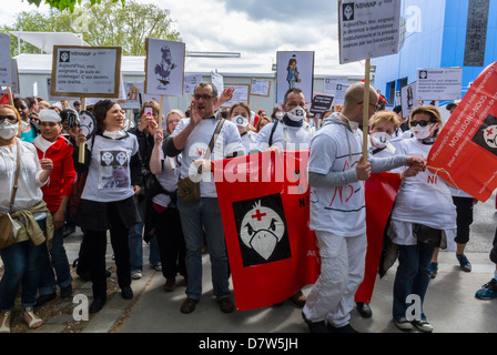 Paris, France,  Nurses Demonstration, Collective For Support of Government Funding for Public Health Care, Large Crowd People from Front Holding Protest Signs, health workers Protests, public health challenges Stock Photo