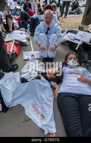 Paris, France, Nurses Demonstration, Collective health worker protest  Die-in,  For Support of Government Funding for Public Health Care,  protest, flashmob LAYING down, public health challenges, protester in france Stock Photo