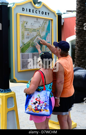 Visitors Study Map Willemstad Curacao Curaҫao Dutch Caribbean Island Netherlands Stock Photo