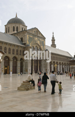 Damascus, Syria. Syrian families in the courtyard of The Great Umayyad Mosque, an early Islamic monument built in the 8th century Stock Photo