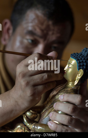 Thangka Academy, Shangri-La (Zhongdian), Yunnan, China. Lama Khedup painting Buddha statue. Stock Photo