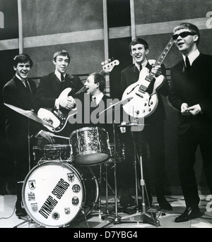 WAYNE GIBSON AND THE DYNAMIC SOUNDS UK pop group in 1964. Photo Tony ...