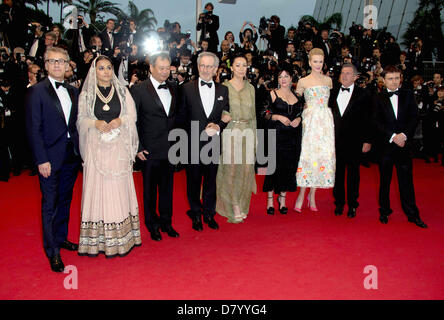 Cannes, France, 15 May 2013. Jury members Christoph Waltz (l-r), Vidya Balan, Ang Lee, Steven Spielberg, Naomi Kawase, Lynne Ramsay, Nicole Kidman, Daniel Auteuil and Cristian Mungu attend the premiere of 'The Great Gatsby' during the 66th International Cannes Film Festival at Palais des Festivals in Cannes, France, on 15 May 2013. Photo: Hubert Boesl/DPA/Alamy Live News Stock Photo